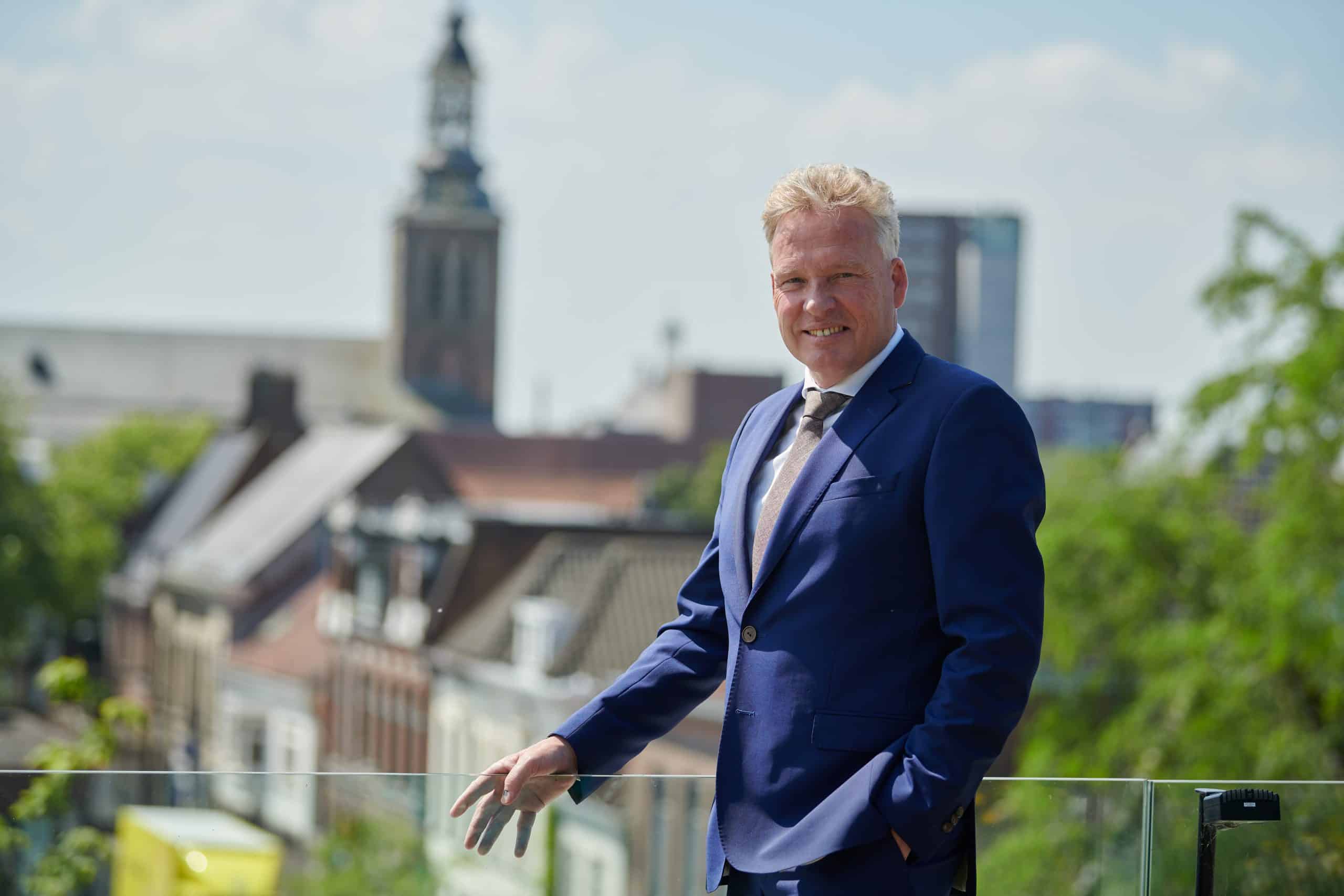 Burgemeester Mark Buijs bereidt zich voor op terugkeer