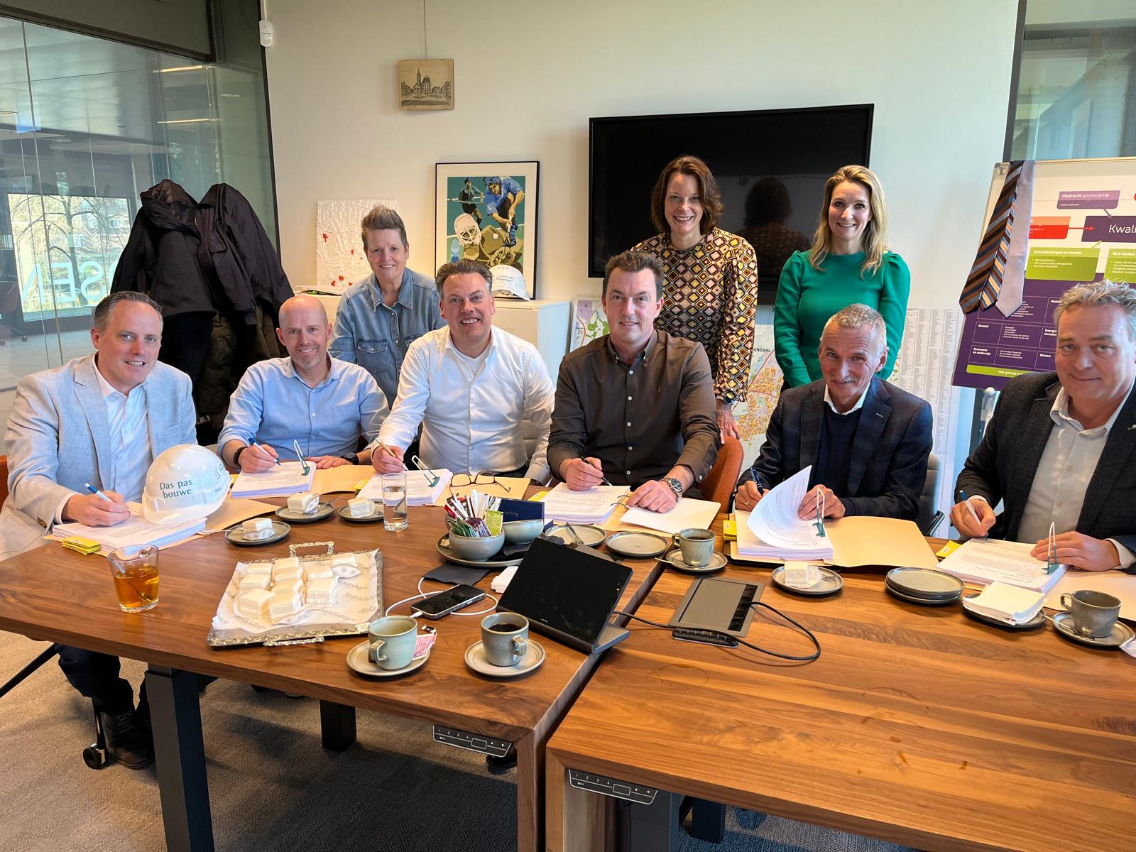 Ondertekening AOK voor woningbouwproject 'Dit is Plek'