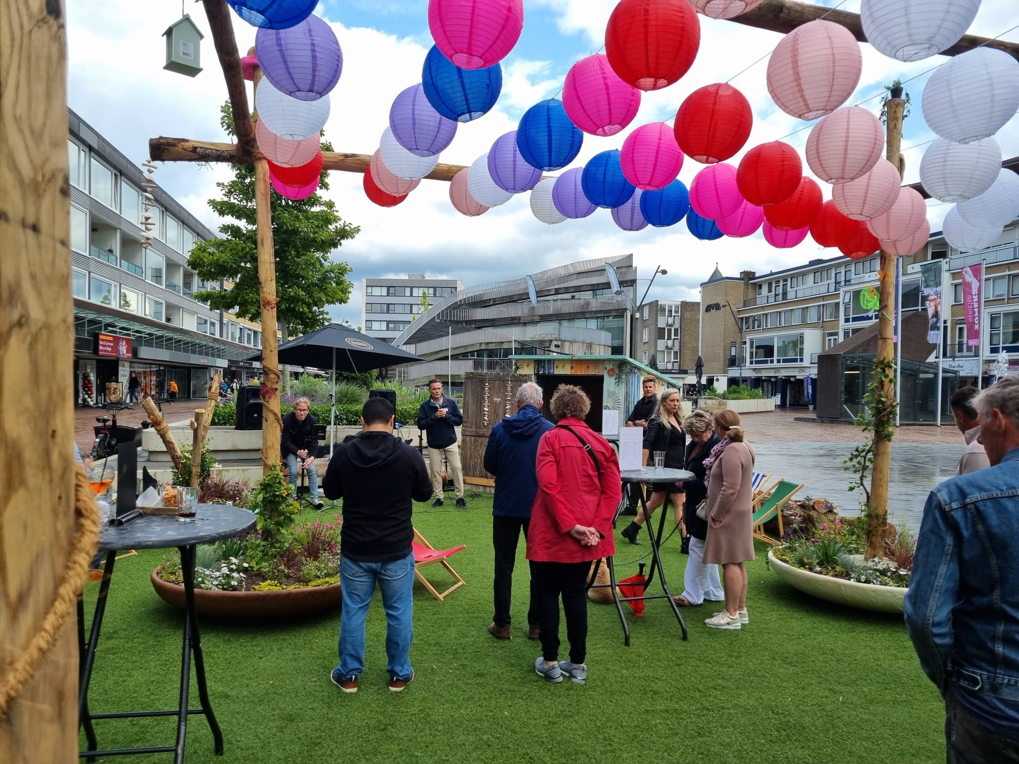 Roosendaal opent zomerse proeftuinen op Nieuwe Markt en in Emile van Loonpark: ‘Startschot voor creatieve, sportieve en verbindende zomer’