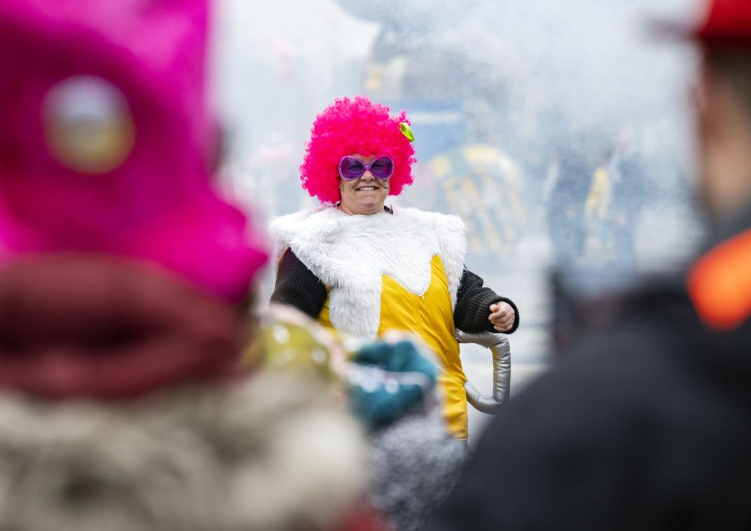 Deelnemer aan carnavalsoptocht in Paplaand (Wouw) 2024
