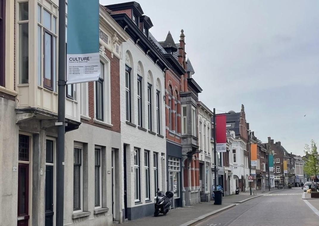 Kunstbanieren Molenstraat