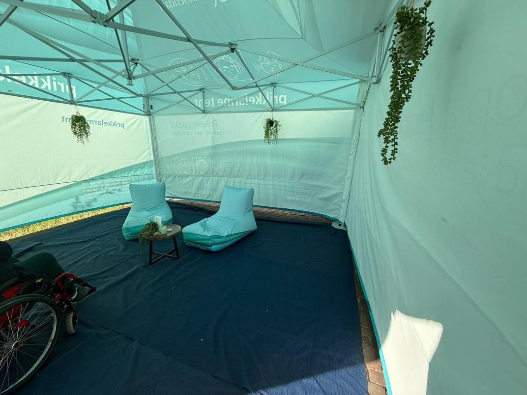 Interieur prikkelarme tent op kermis